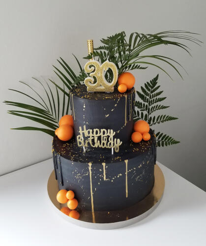 tort czarny urodzinowy
